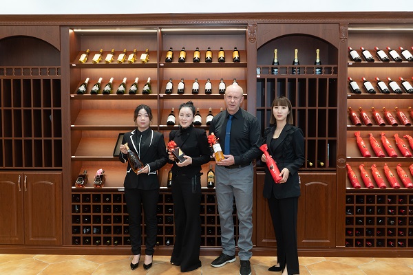 想做紅酒生意怎麽選擇午夜小电影男人在线APP的国产AV午夜福利？